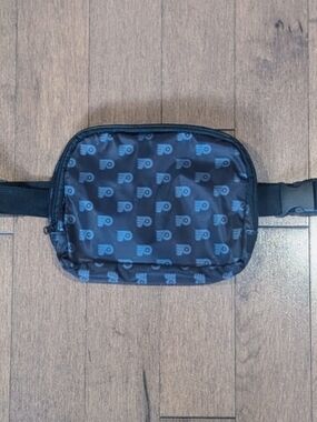 Philadelphia Flyers Belt Bag / Fanny Pack & Gritty Pin Set - NEW